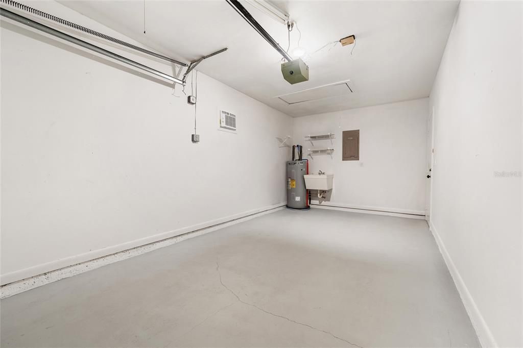 Active With Contract: $298,500 (2 beds, 2 baths, 1248 Square Feet)