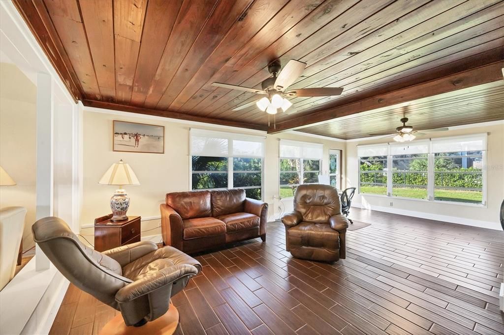 Active With Contract: $655,900 (2 beds, 1 baths, 1417 Square Feet)