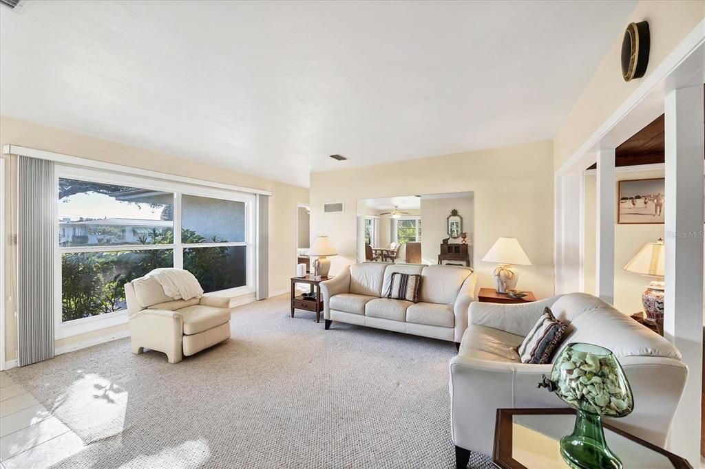 Active With Contract: $655,900 (2 beds, 1 baths, 1417 Square Feet)