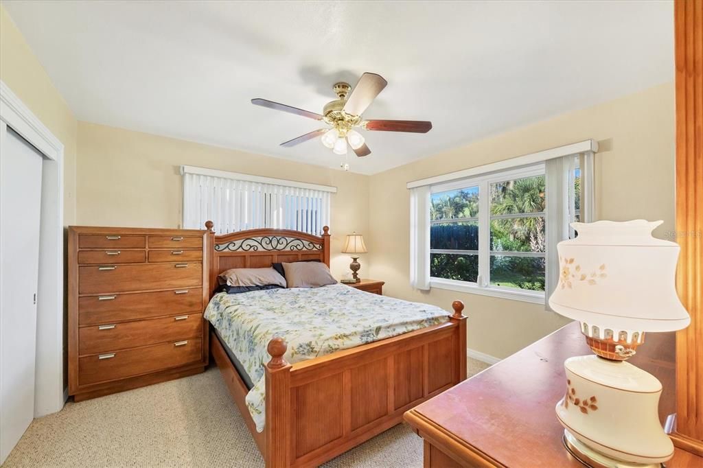 Active With Contract: $655,900 (2 beds, 1 baths, 1417 Square Feet)