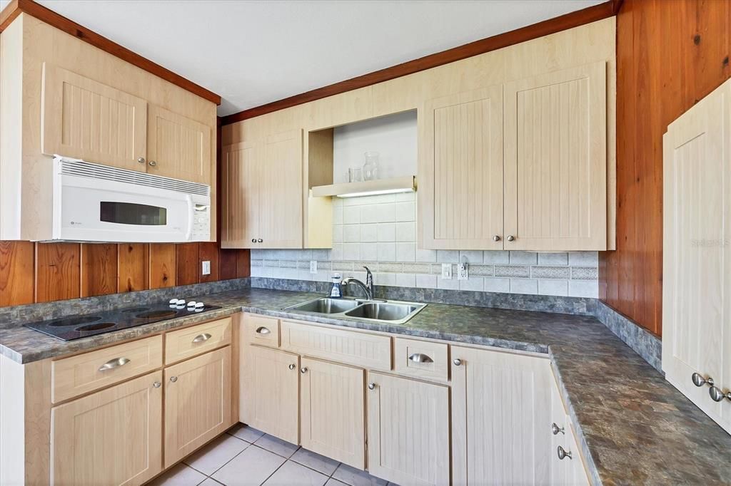 Active With Contract: $655,900 (2 beds, 1 baths, 1417 Square Feet)