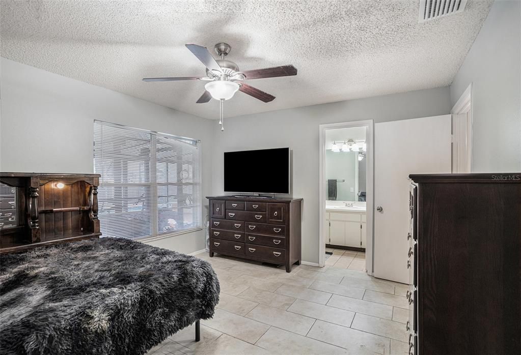 En Venta: $355,000 (3 camas, 2 baños, 1299 Pies cuadrados)