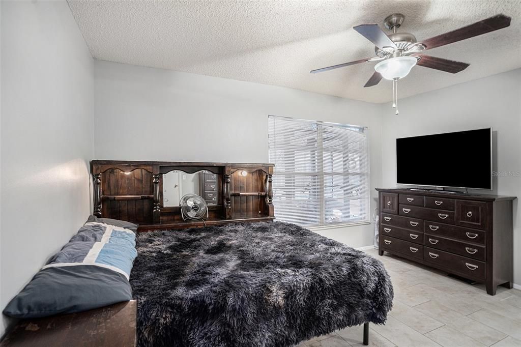 En Venta: $355,000 (3 camas, 2 baños, 1299 Pies cuadrados)