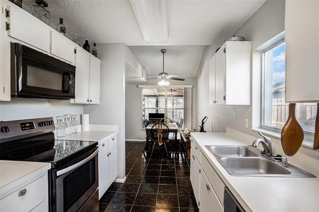 En Venta: $355,000 (3 camas, 2 baños, 1299 Pies cuadrados)