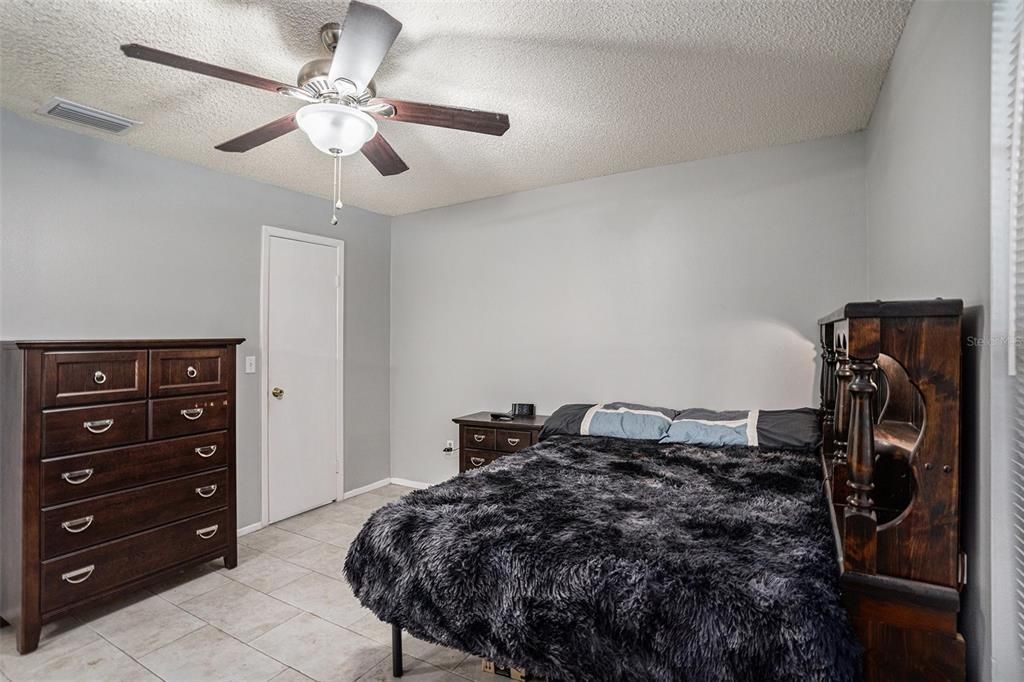 En Venta: $355,000 (3 camas, 2 baños, 1299 Pies cuadrados)