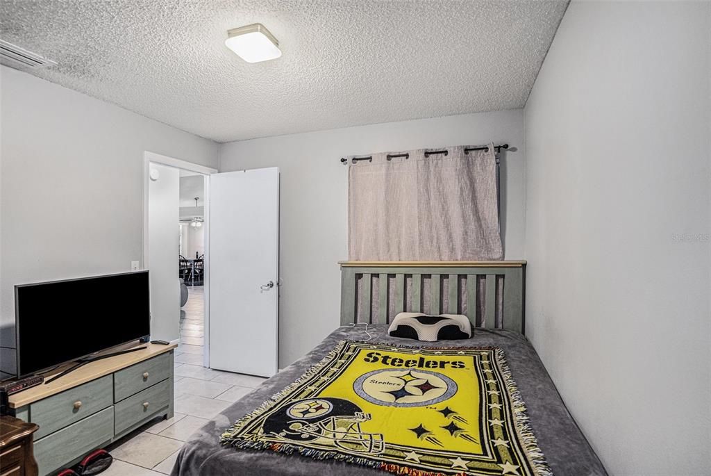 En Venta: $355,000 (3 camas, 2 baños, 1299 Pies cuadrados)