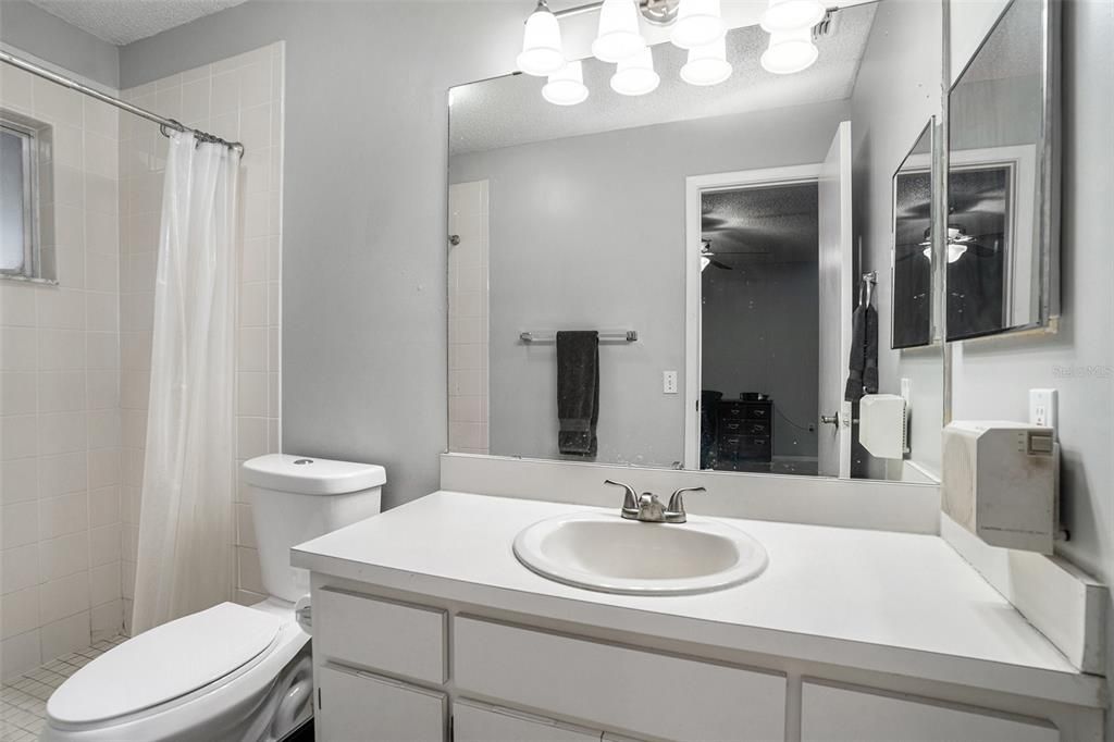 En Venta: $355,000 (3 camas, 2 baños, 1299 Pies cuadrados)