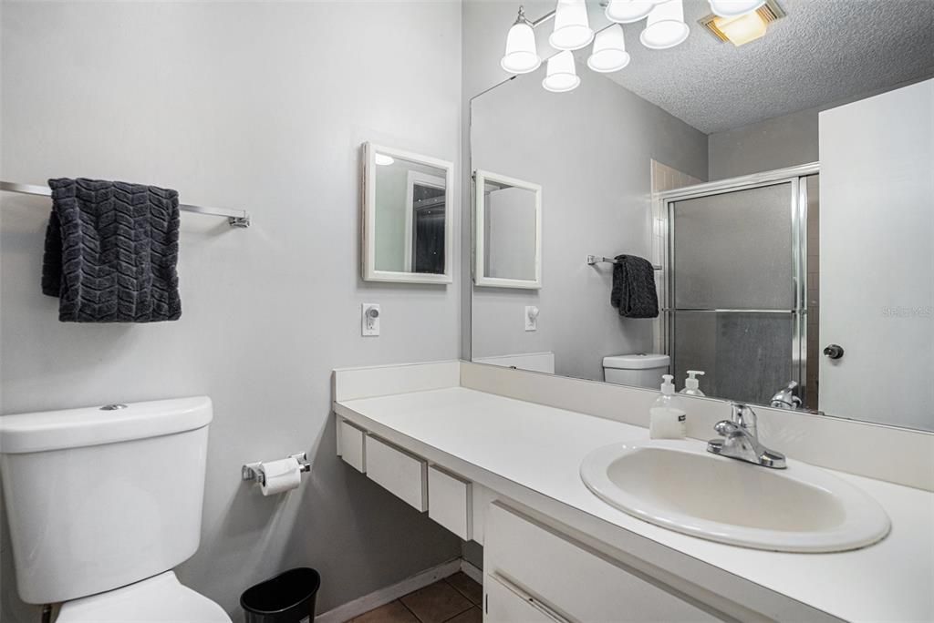 En Venta: $355,000 (3 camas, 2 baños, 1299 Pies cuadrados)