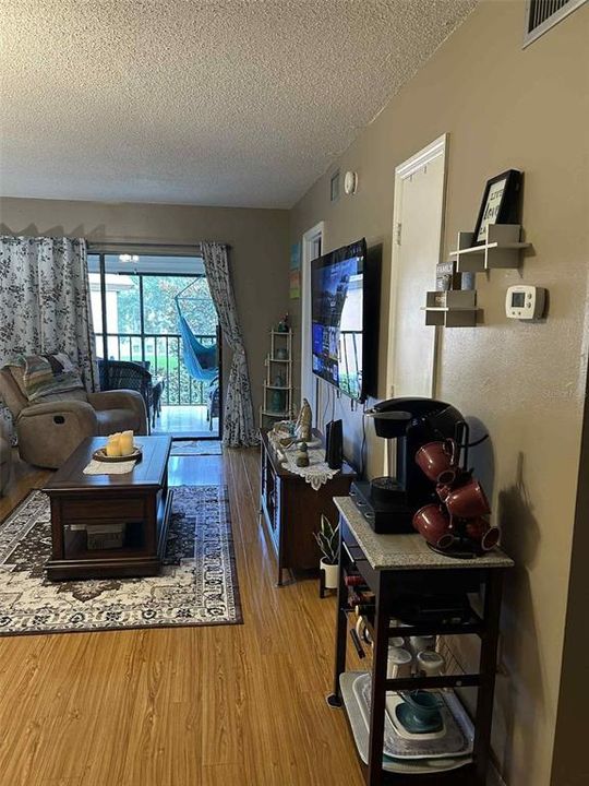 出租: $2,000 (2 贝兹, 2 浴室, 912 平方英尺)