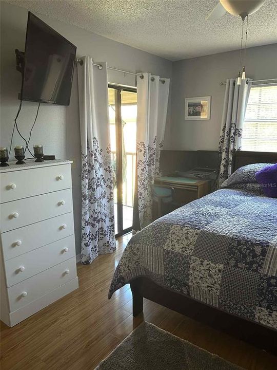 出租: $2,000 (2 贝兹, 2 浴室, 912 平方英尺)