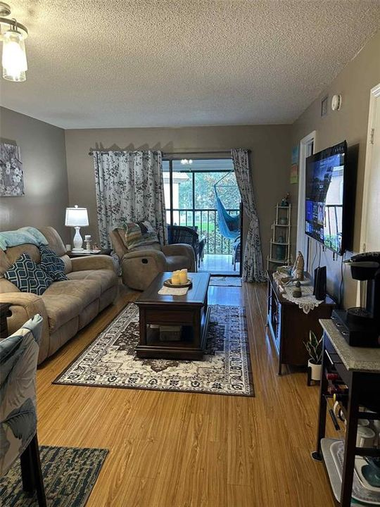 出租: $2,000 (2 贝兹, 2 浴室, 912 平方英尺)