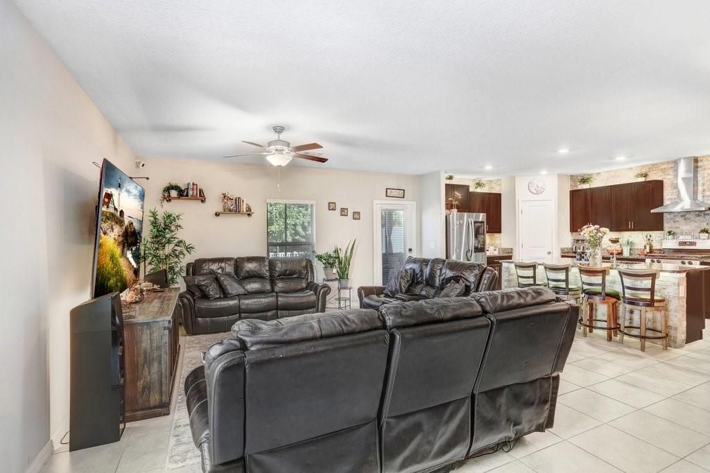 待售: $415,000 (5 贝兹, 2 浴室, 2264 平方英尺)