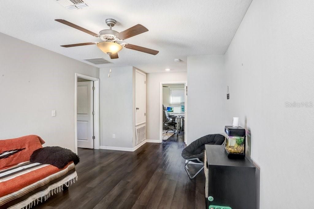 待售: $415,000 (5 贝兹, 2 浴室, 2264 平方英尺)