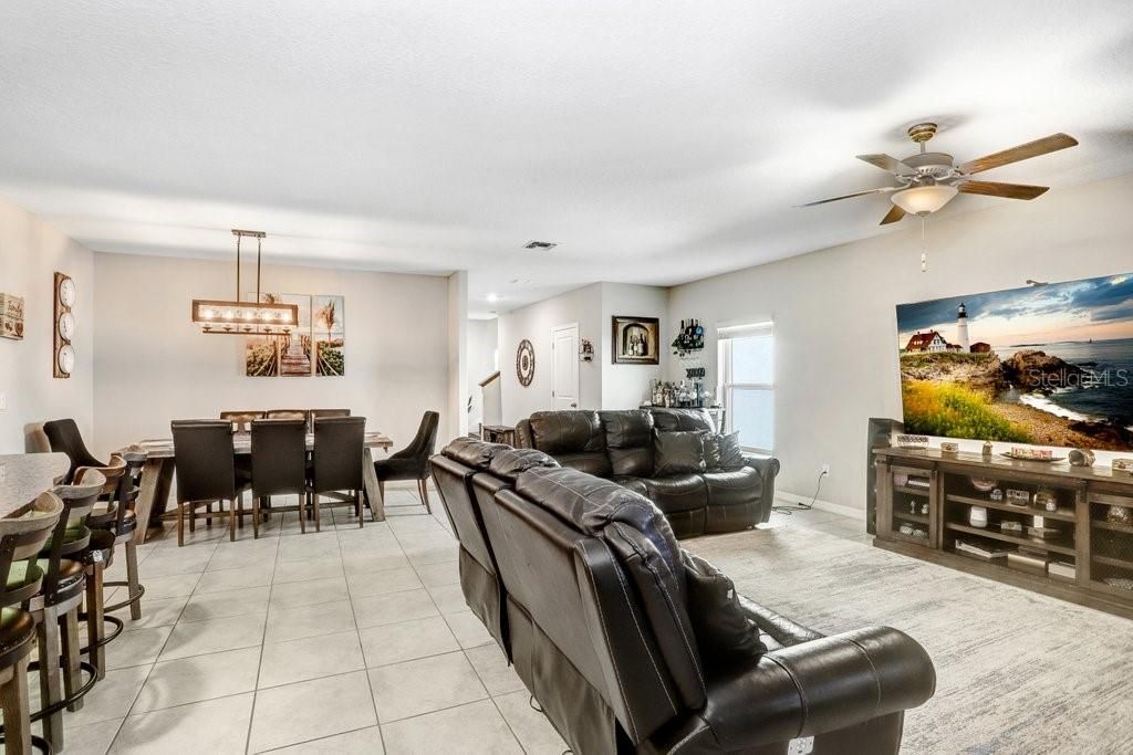 待售: $415,000 (5 贝兹, 2 浴室, 2264 平方英尺)