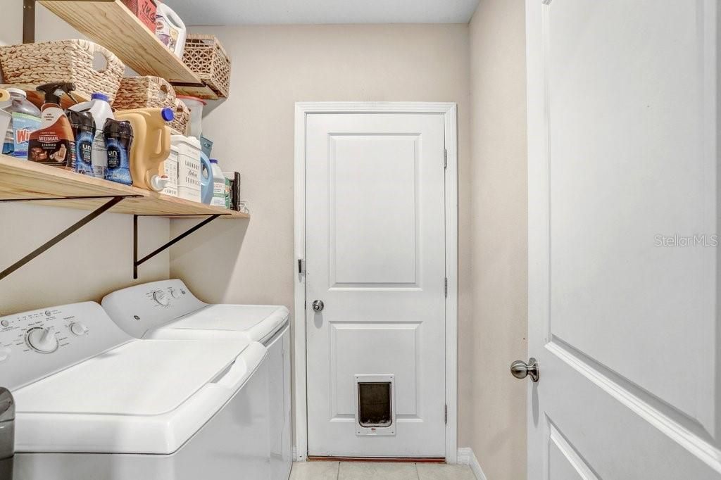 待售: $415,000 (5 贝兹, 2 浴室, 2264 平方英尺)