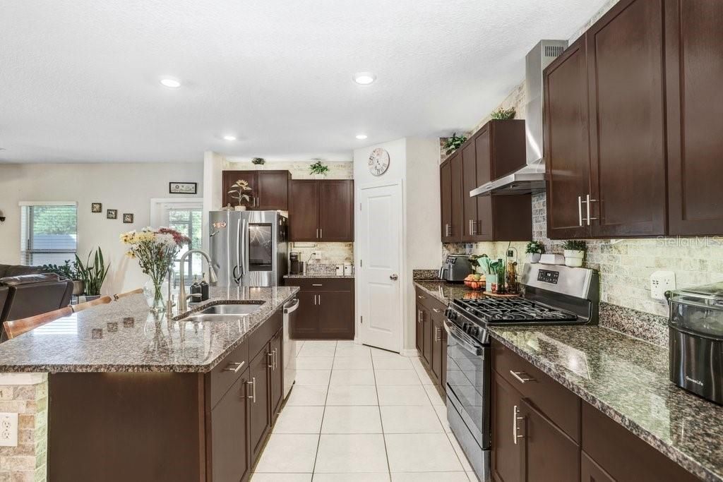 待售: $415,000 (5 贝兹, 2 浴室, 2264 平方英尺)