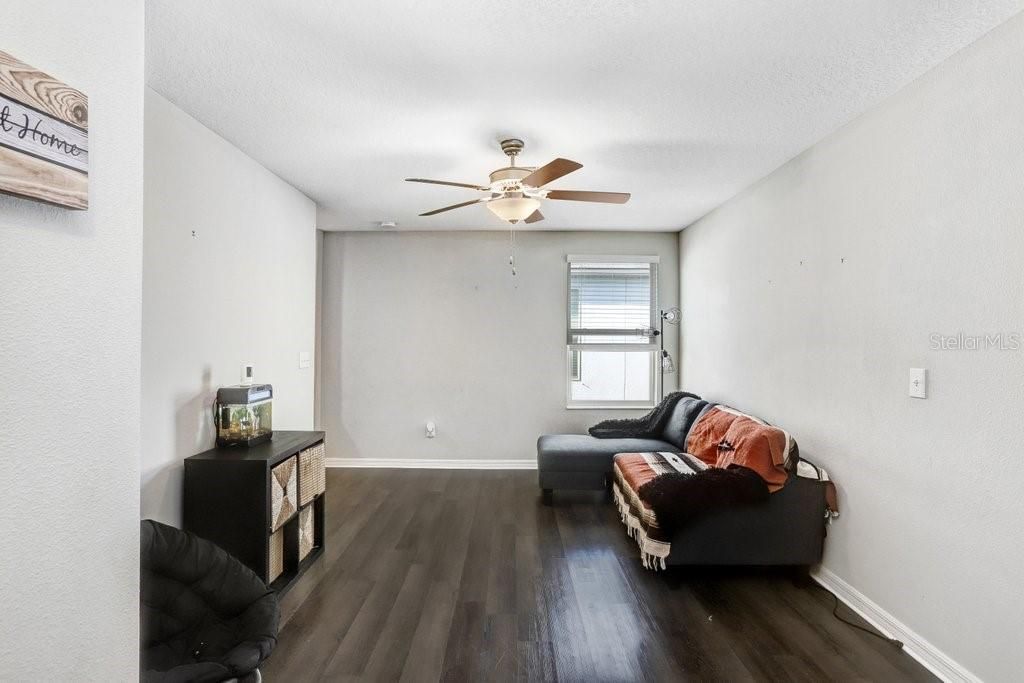 待售: $415,000 (5 贝兹, 2 浴室, 2264 平方英尺)