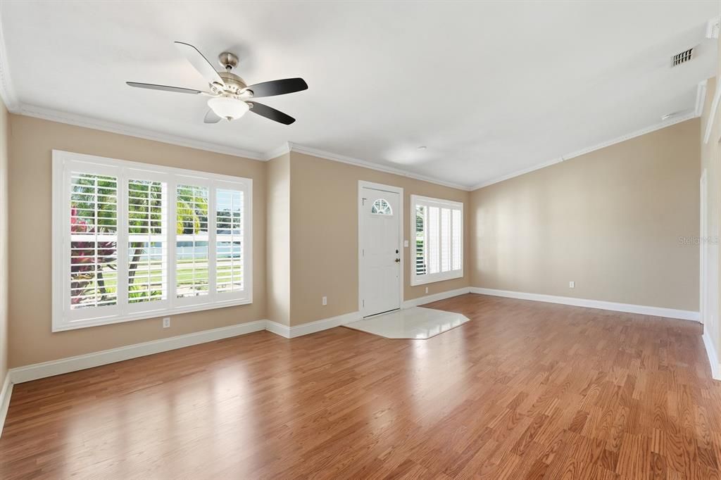 Под контрактом: $350,000 (3 спален, 2 ванн, 1769 Квадратных фут)