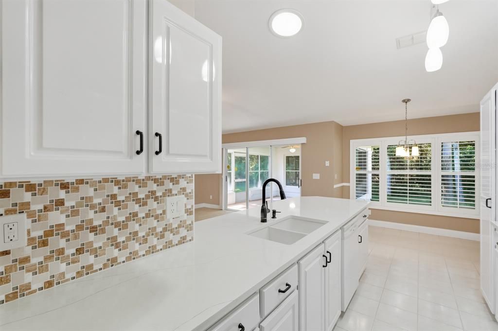 Под контрактом: $350,000 (3 спален, 2 ванн, 1769 Квадратных фут)