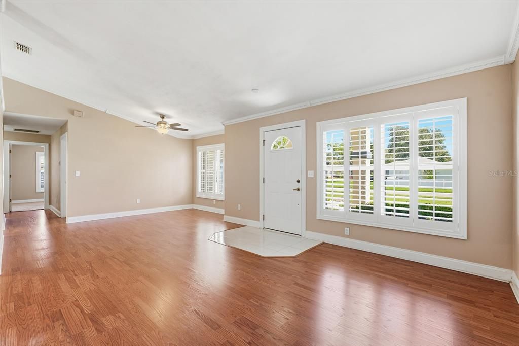 Под контрактом: $350,000 (3 спален, 2 ванн, 1769 Квадратных фут)