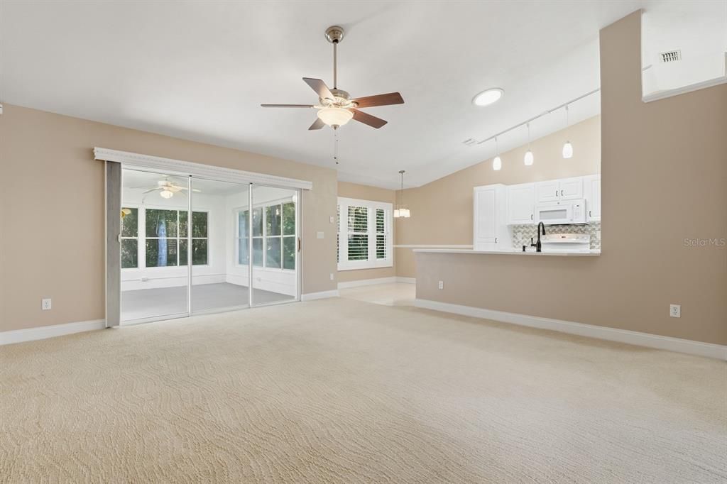 Под контрактом: $350,000 (3 спален, 2 ванн, 1769 Квадратных фут)