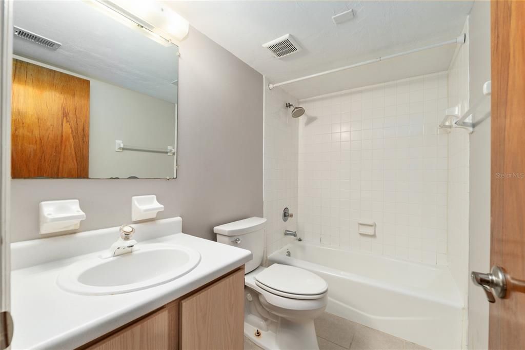 待售: $165,000 (3 贝兹, 2 浴室, 1093 平方英尺)