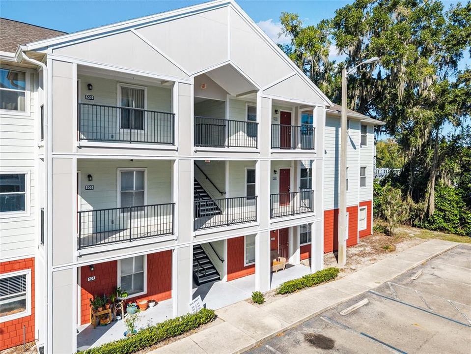 待售: $165,000 (3 贝兹, 2 浴室, 1093 平方英尺)