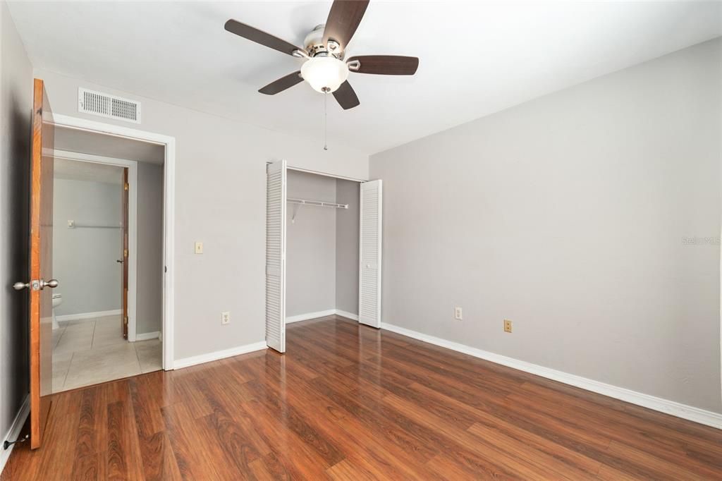 待售: $165,000 (3 贝兹, 2 浴室, 1093 平方英尺)