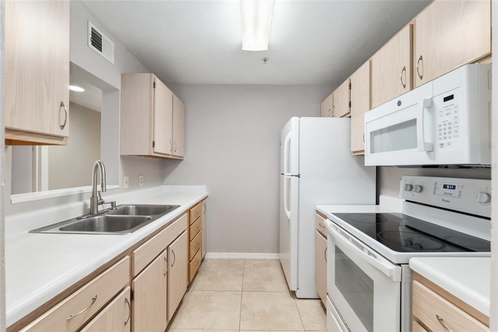 待售: $165,000 (3 贝兹, 2 浴室, 1093 平方英尺)