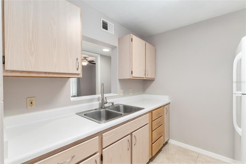 待售: $165,000 (3 贝兹, 2 浴室, 1093 平方英尺)