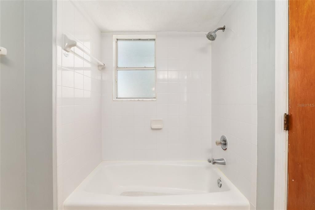 待售: $165,000 (3 贝兹, 2 浴室, 1093 平方英尺)