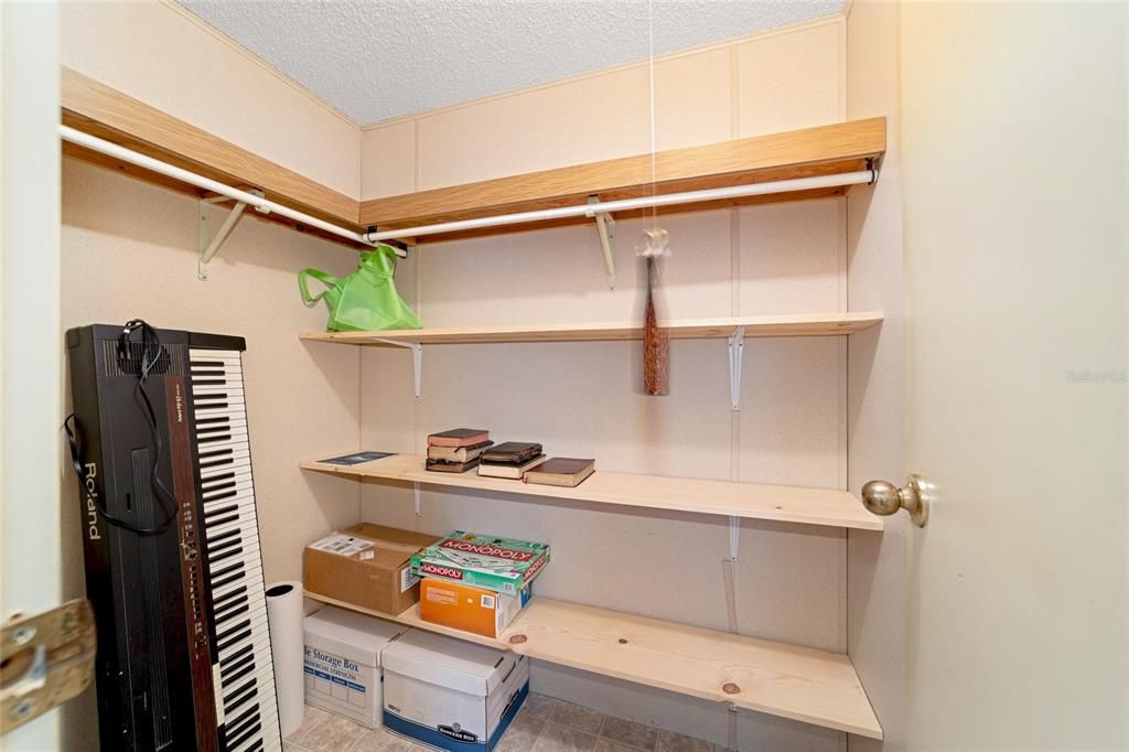 For Sale: $299,000 (3 beds, 2 baths, 1352 Square Feet)