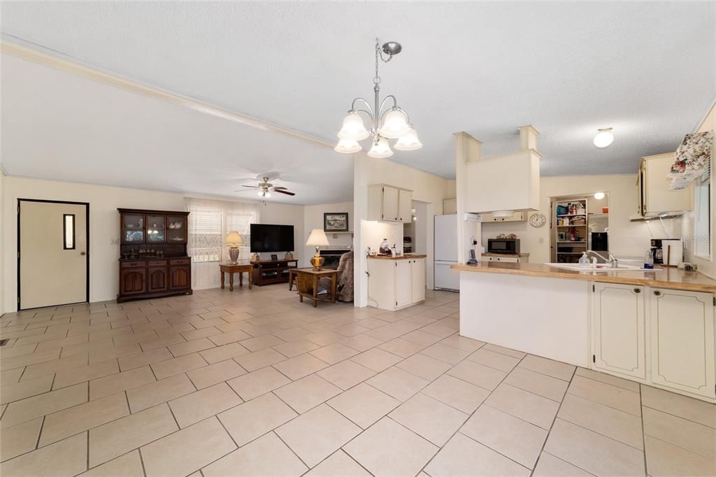 For Sale: $299,000 (3 beds, 2 baths, 1352 Square Feet)