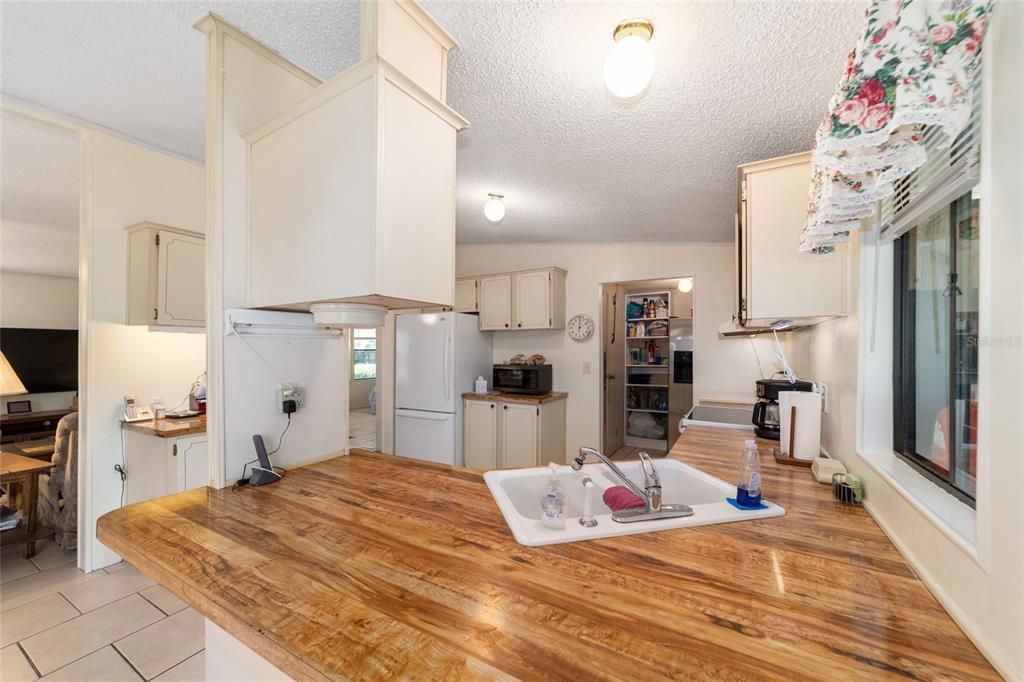 For Sale: $299,000 (3 beds, 2 baths, 1352 Square Feet)