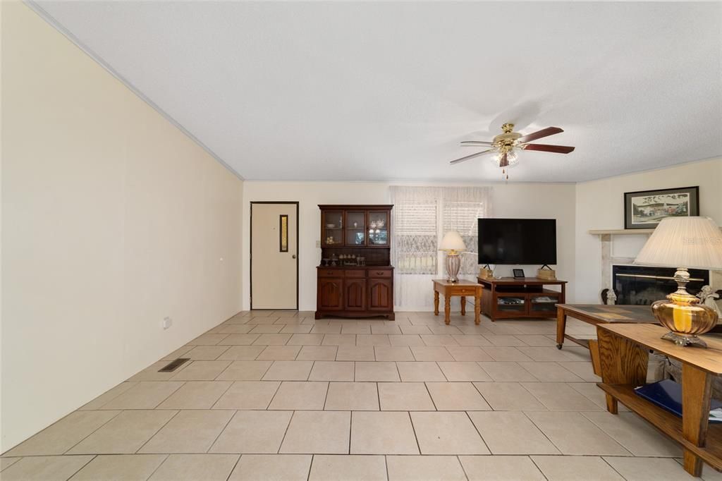 For Sale: $299,000 (3 beds, 2 baths, 1352 Square Feet)