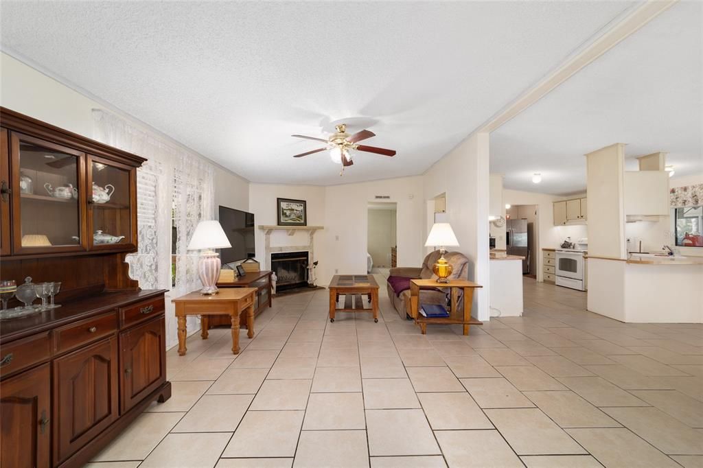 For Sale: $299,000 (3 beds, 2 baths, 1352 Square Feet)