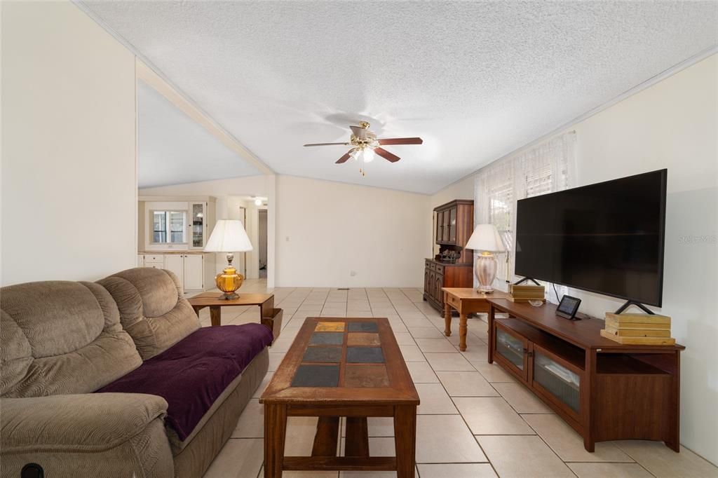 For Sale: $299,000 (3 beds, 2 baths, 1352 Square Feet)