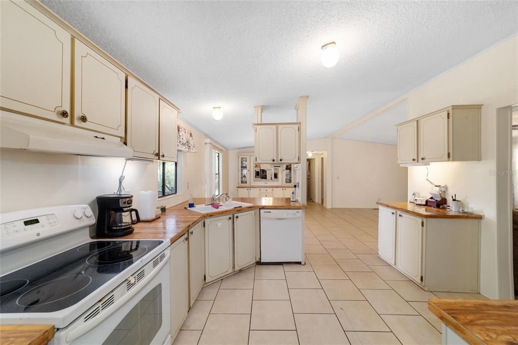 For Sale: $299,000 (3 beds, 2 baths, 1352 Square Feet)