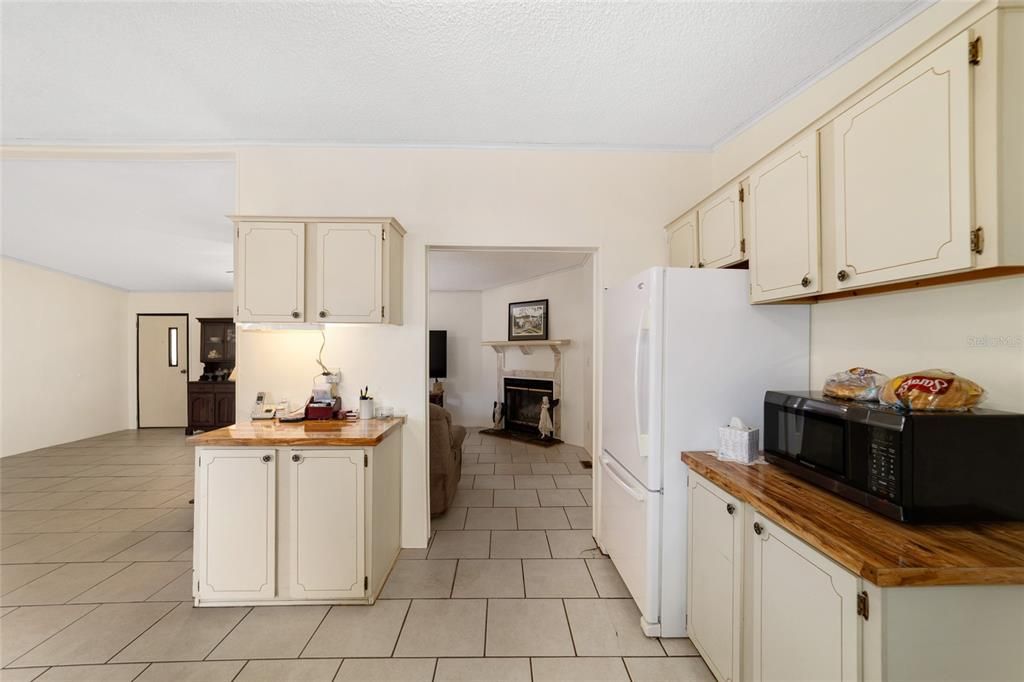 For Sale: $299,000 (3 beds, 2 baths, 1352 Square Feet)