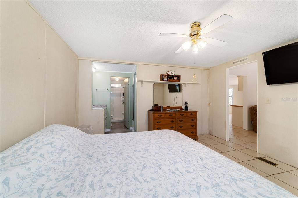 For Sale: $299,000 (3 beds, 2 baths, 1352 Square Feet)