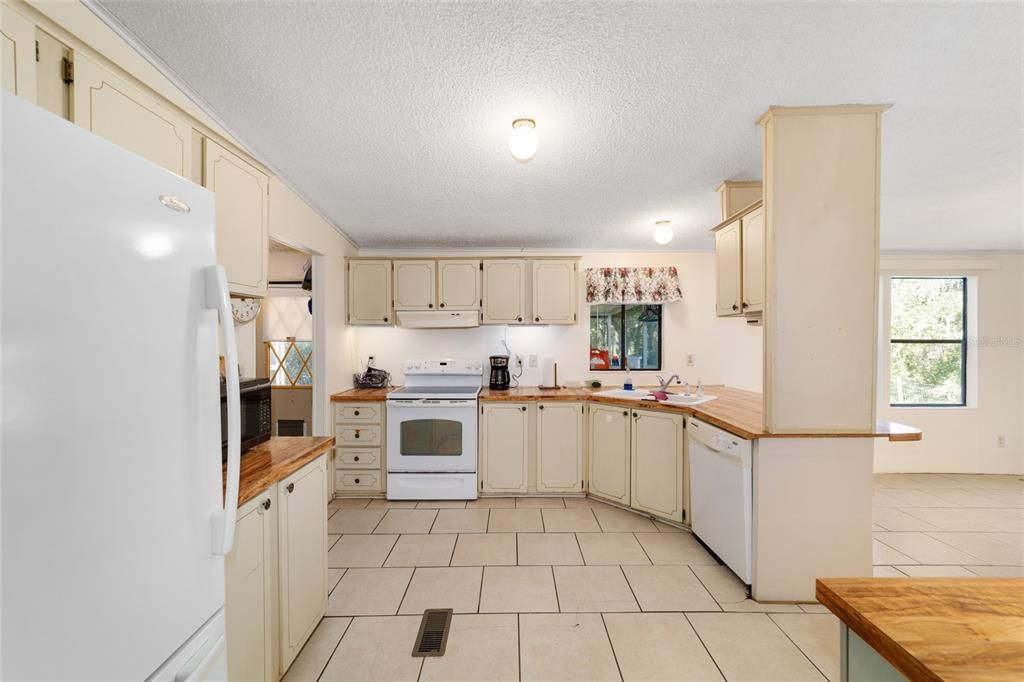 For Sale: $299,000 (3 beds, 2 baths, 1352 Square Feet)