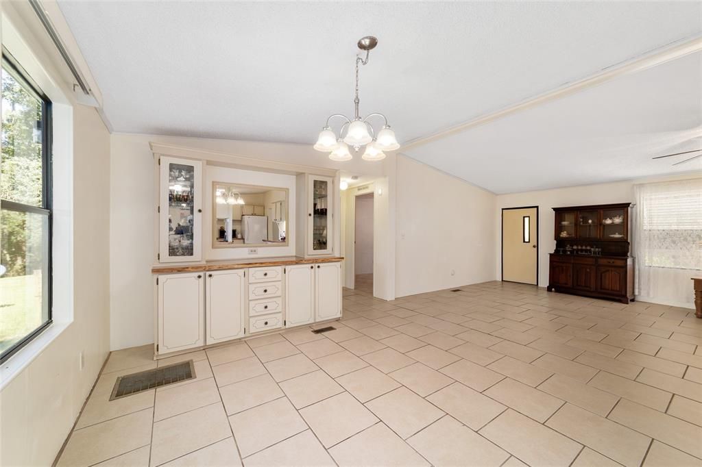 For Sale: $299,000 (3 beds, 2 baths, 1352 Square Feet)