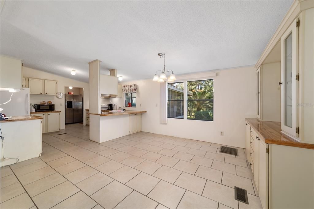 For Sale: $299,000 (3 beds, 2 baths, 1352 Square Feet)