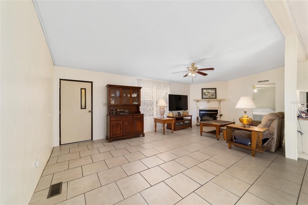For Sale: $299,000 (3 beds, 2 baths, 1352 Square Feet)
