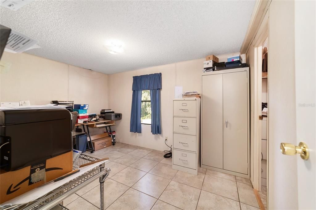 For Sale: $299,000 (3 beds, 2 baths, 1352 Square Feet)