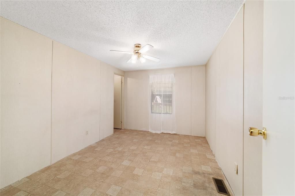 For Sale: $299,000 (3 beds, 2 baths, 1352 Square Feet)