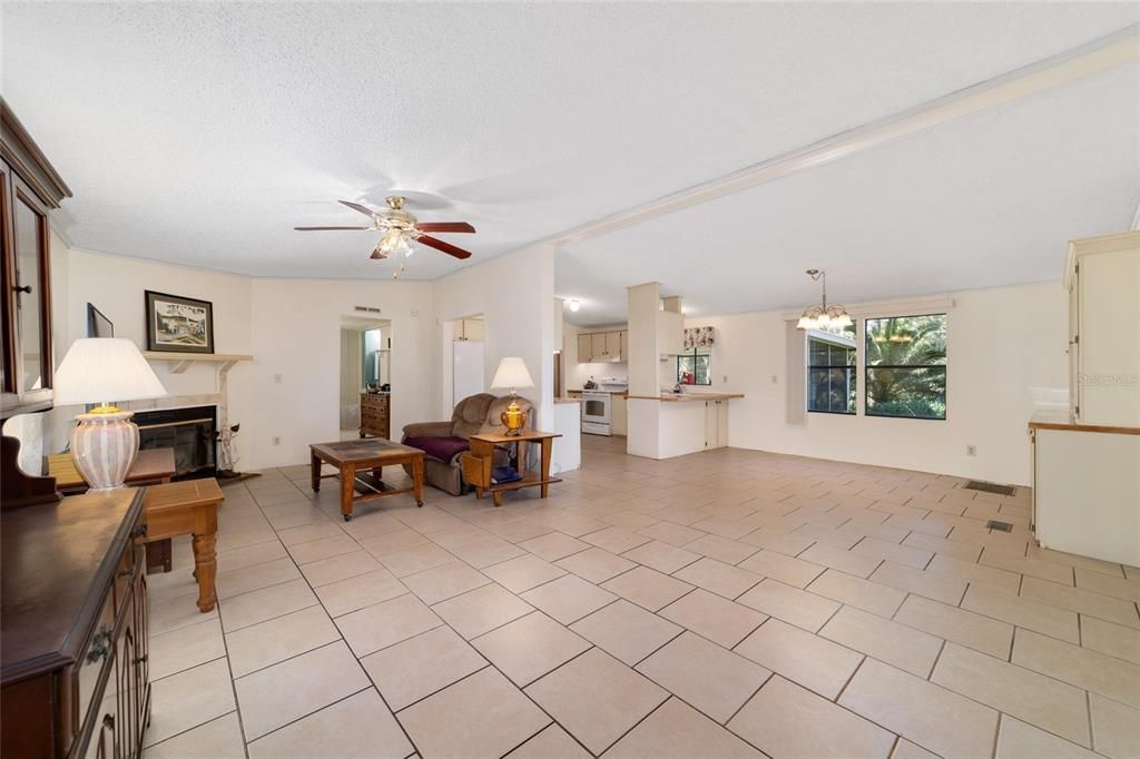 For Sale: $299,000 (3 beds, 2 baths, 1352 Square Feet)