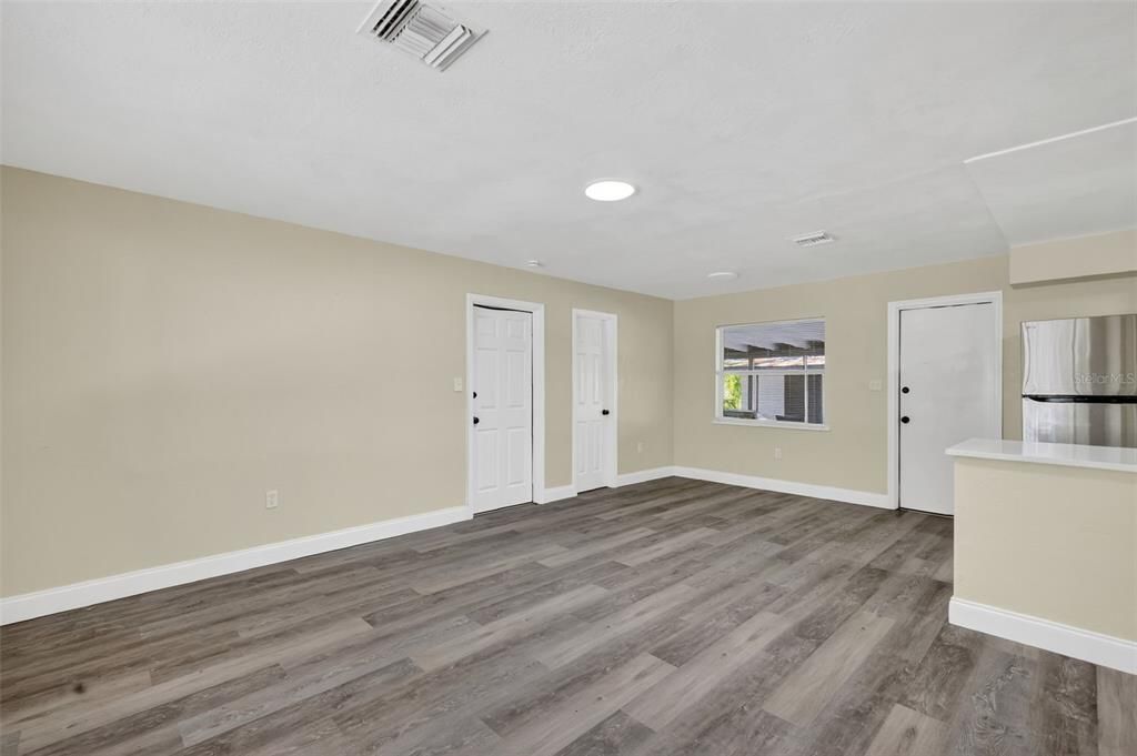 待售: $255,000 (2 贝兹, 2 浴室, 1056 平方英尺)