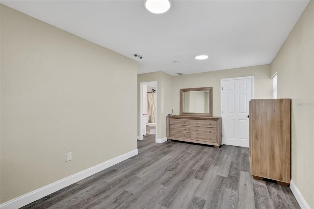 待售: $255,000 (2 贝兹, 2 浴室, 1056 平方英尺)