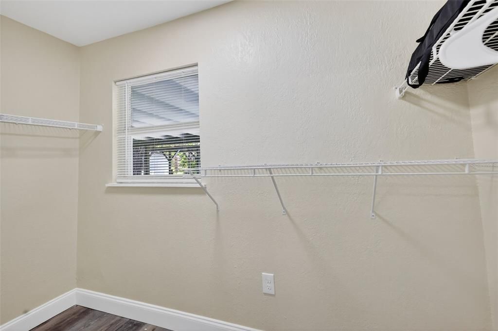 待售: $255,000 (2 贝兹, 2 浴室, 1056 平方英尺)